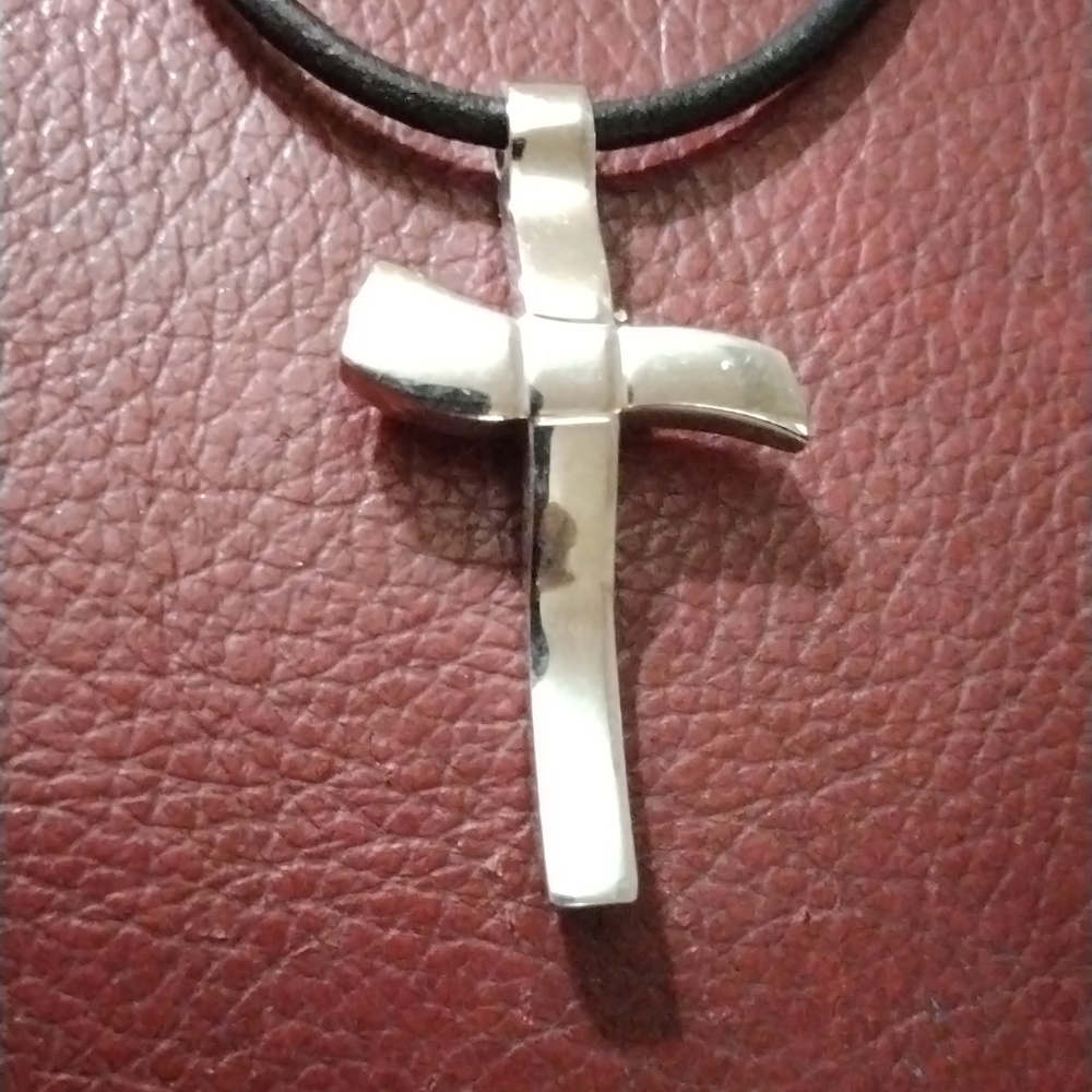 Stainless steel cross pendant